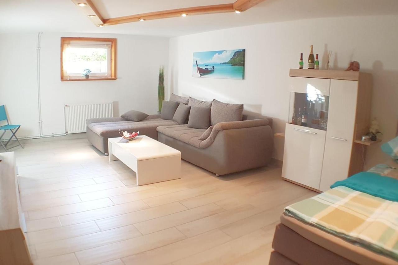 Moderne Kellerwohnung Fuer Handwerker Zwischen Braunschweig Und Wolfsburg, Mit Internet, Kueche, Parkplatz, 24H Check-In Schandelah Екстер'єр фото