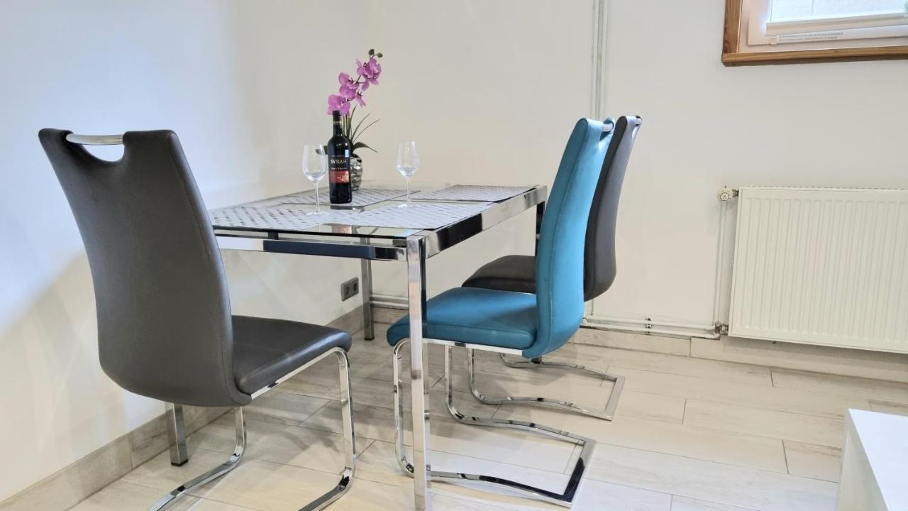 Moderne Kellerwohnung Fuer Handwerker Zwischen Braunschweig Und Wolfsburg, Mit Internet, Kueche, Parkplatz, 24H Check-In Schandelah Екстер'єр фото